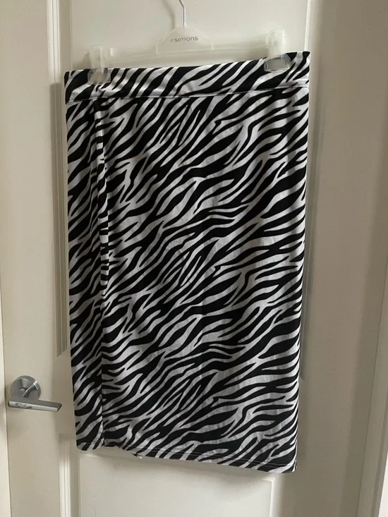 SHEIN Black & White Zebra Pencil Stretch Velvet Skirt - Picture 1 of 8